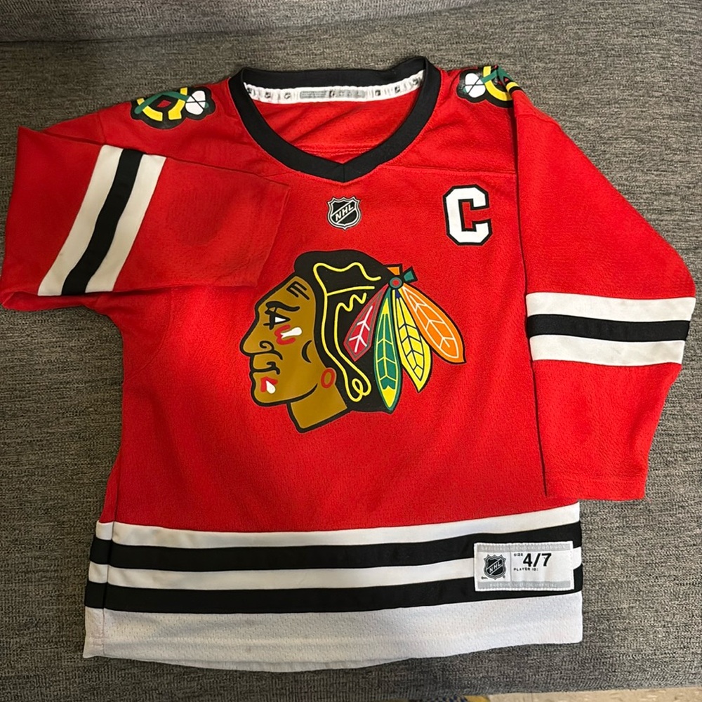 Chicago Blackhawks kids hockey jersey. Jonathan Toews #19
